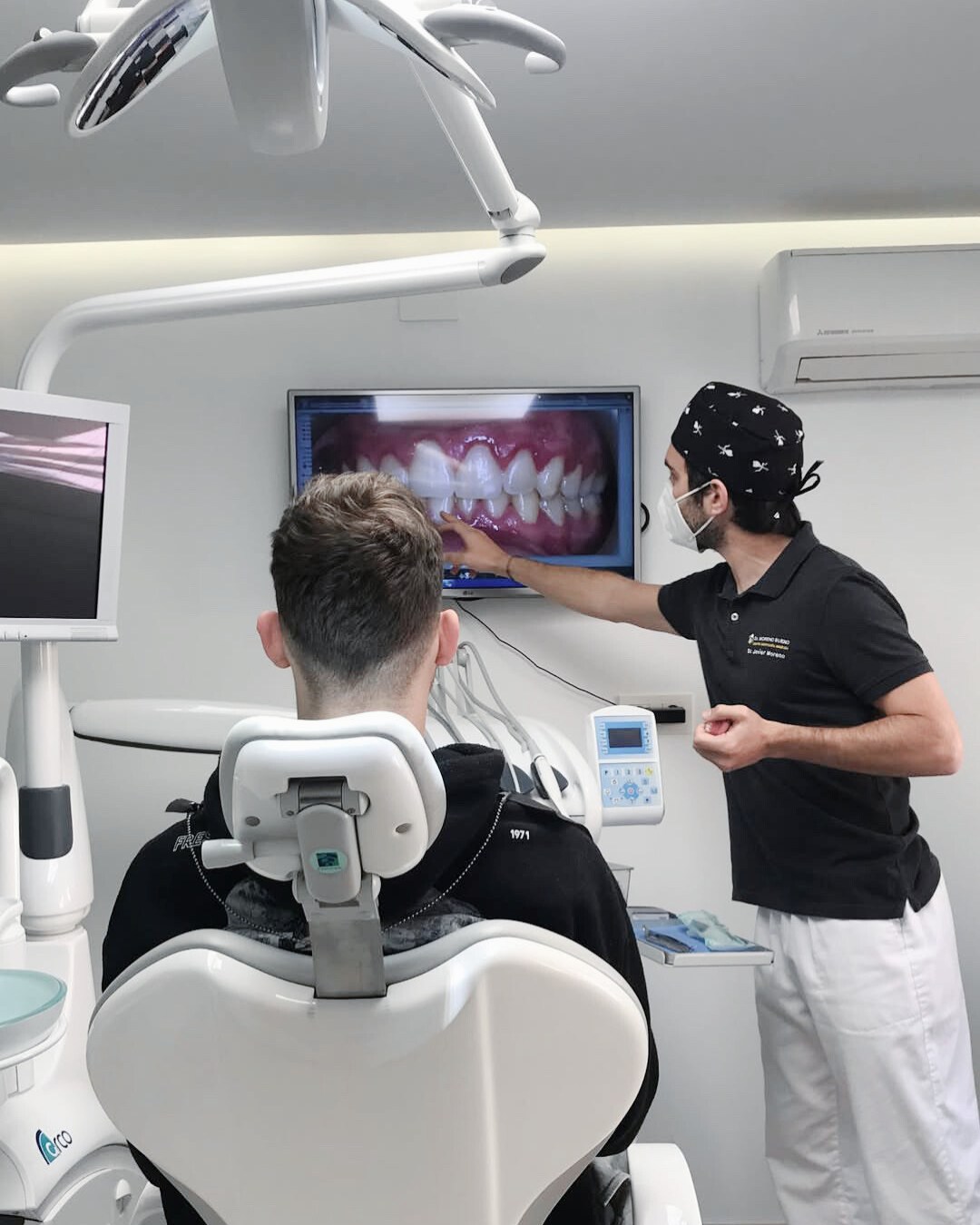 En la Clínica Dental Doctor Moreno, nos tomamos el tiempo para explicarte cada detalle de tu tra